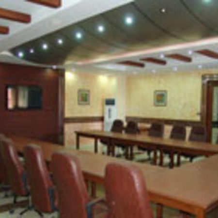 Rajone Hotel Фейсалабад Экстерьер фото