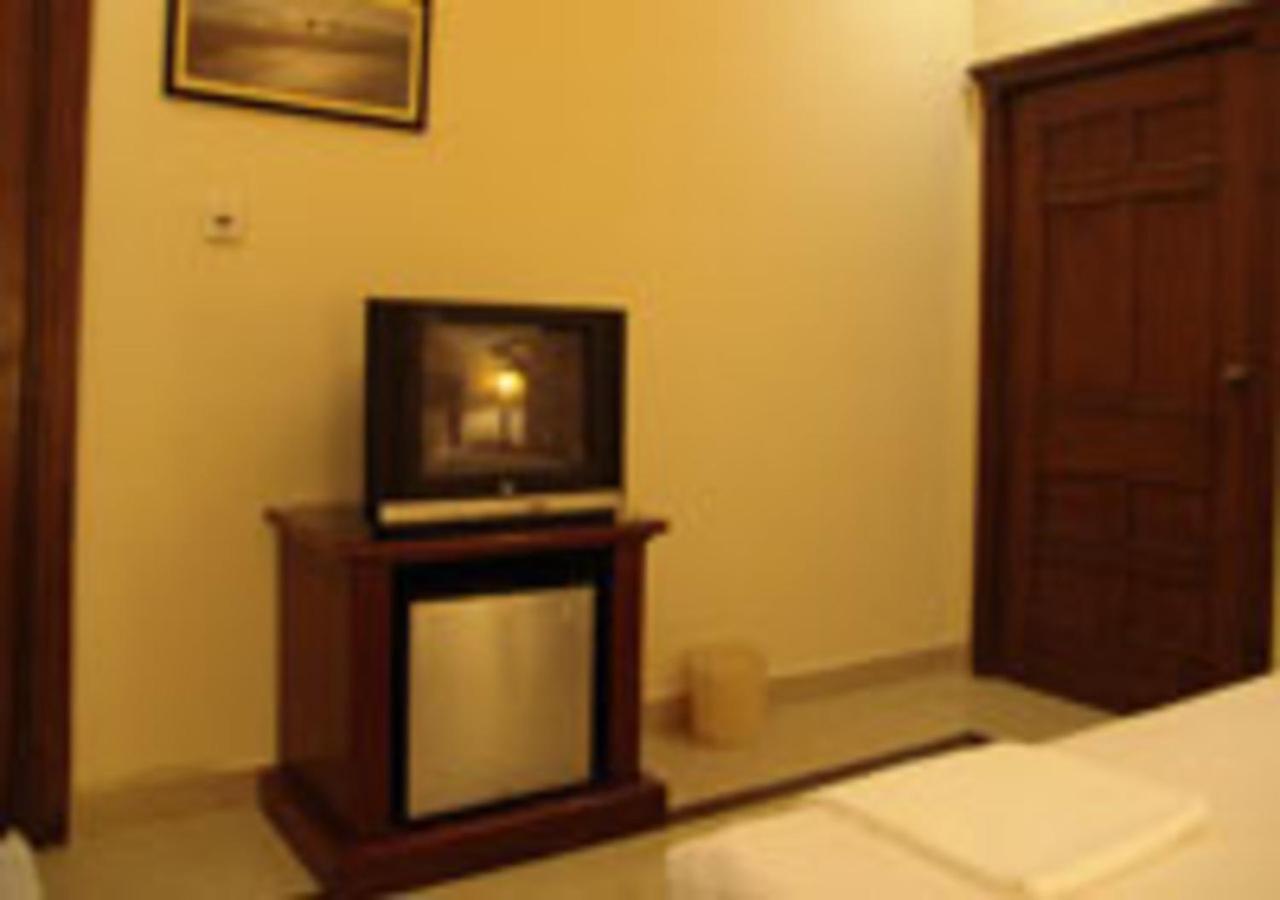 Rajone Hotel Фейсалабад Экстерьер фото