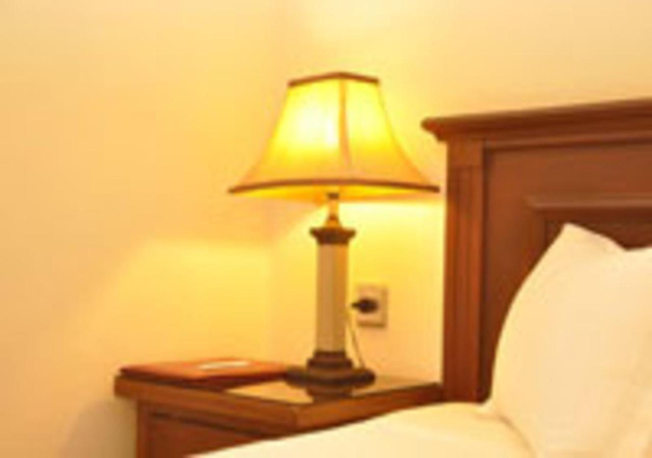 Rajone Hotel Фейсалабад Экстерьер фото