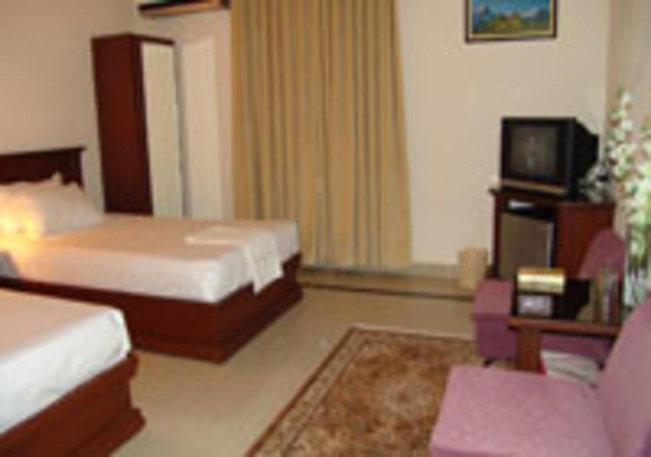 Rajone Hotel Фейсалабад Экстерьер фото